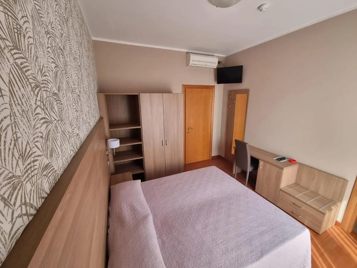 Hotel Fornaci Peschiera del Garda 2*,  Italy